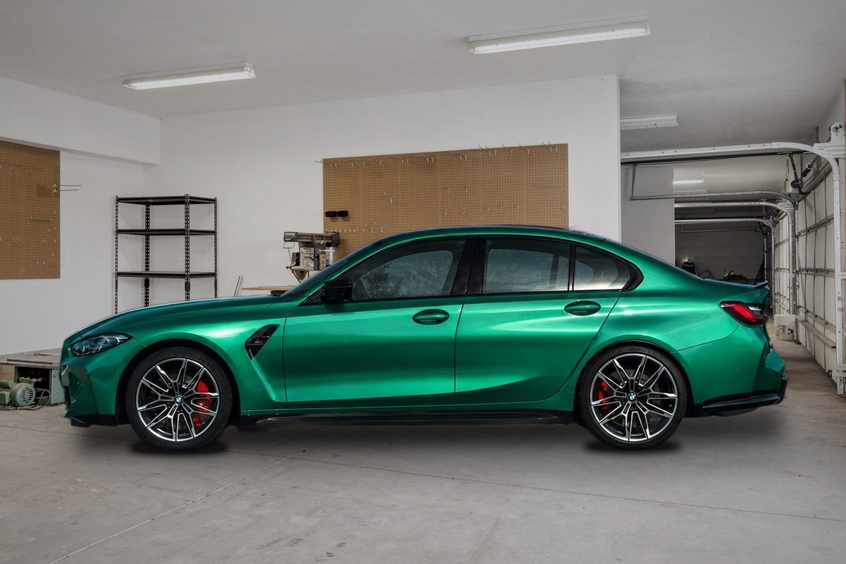 La même BMW propre et brillante après un nettoyage complet